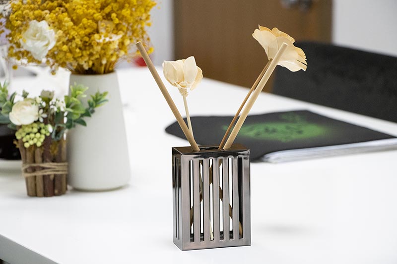 Matte Black Metal Reed Diffuser in a Modern Stylish Design