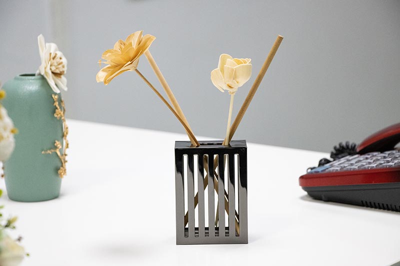 Matte Black Metal Reed Diffuser in a Modern Stylish Design