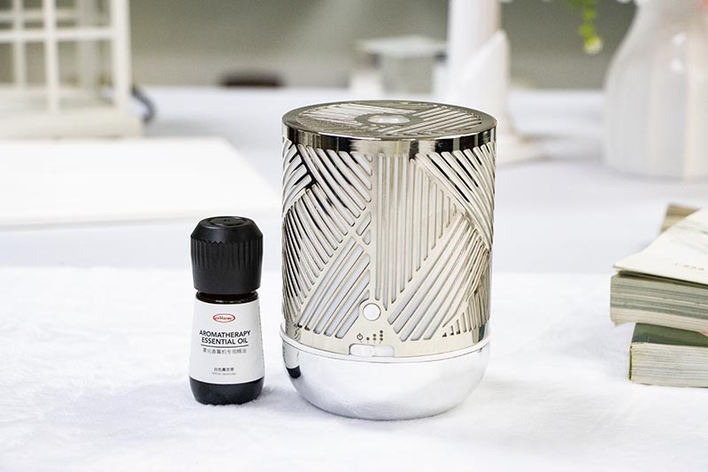 Battery-Powered Silver Stripe Metal Mist Aroma Diffuser