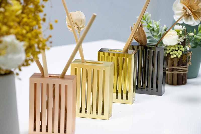 Minimalist Alloy Reed Diffuser with Striped Square Design