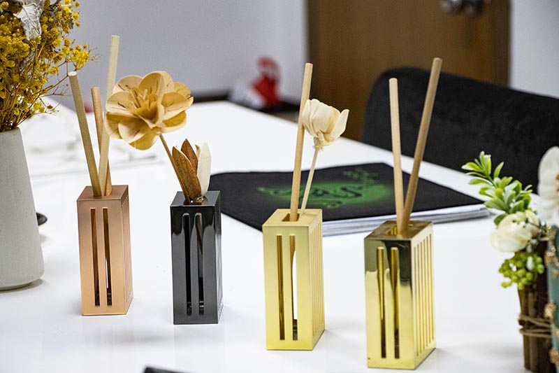 Minimalist Alloy Reed Diffuser with Striped Square Design