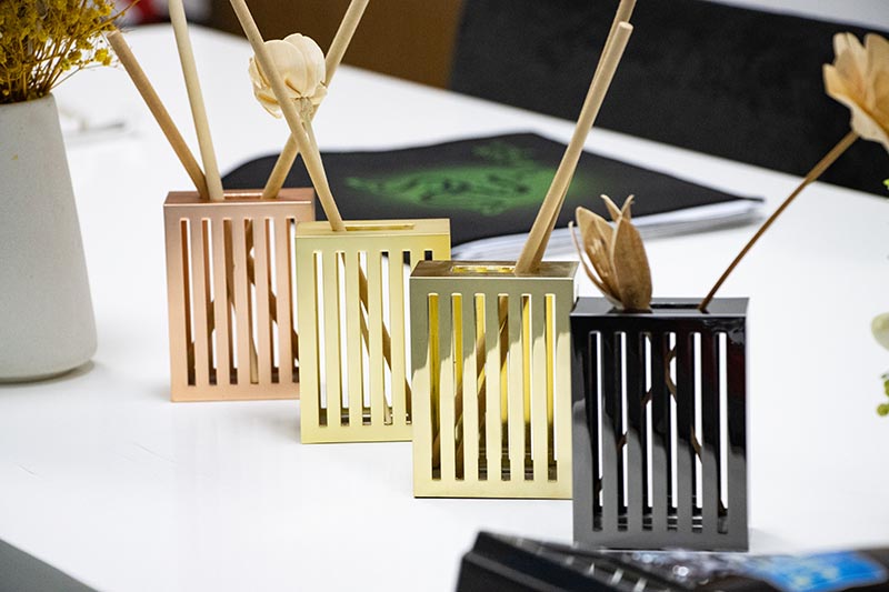 Minimalist Alloy Reed Diffuser with Striped Square Design