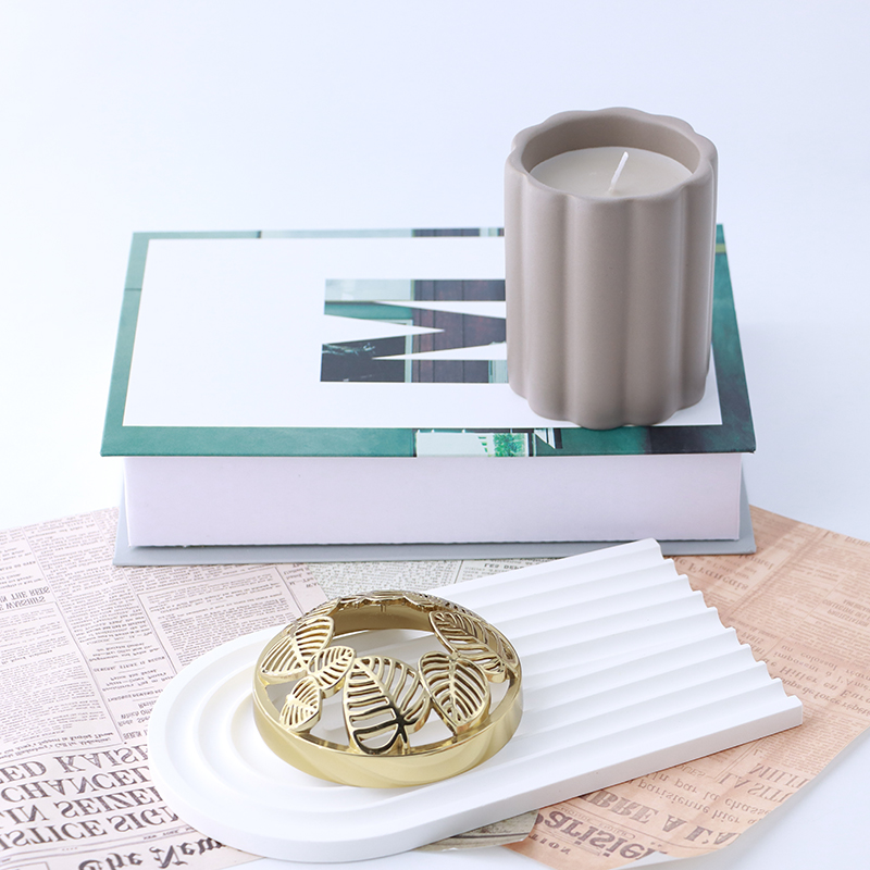 Gold Filigree Candle Lid with Leaf Motif and Fine Detail