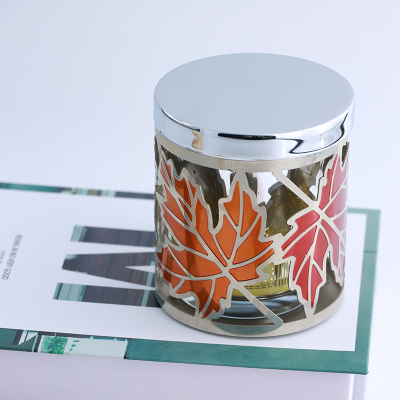 Luxurious Silver Metal Candle Lid with Elegant Design