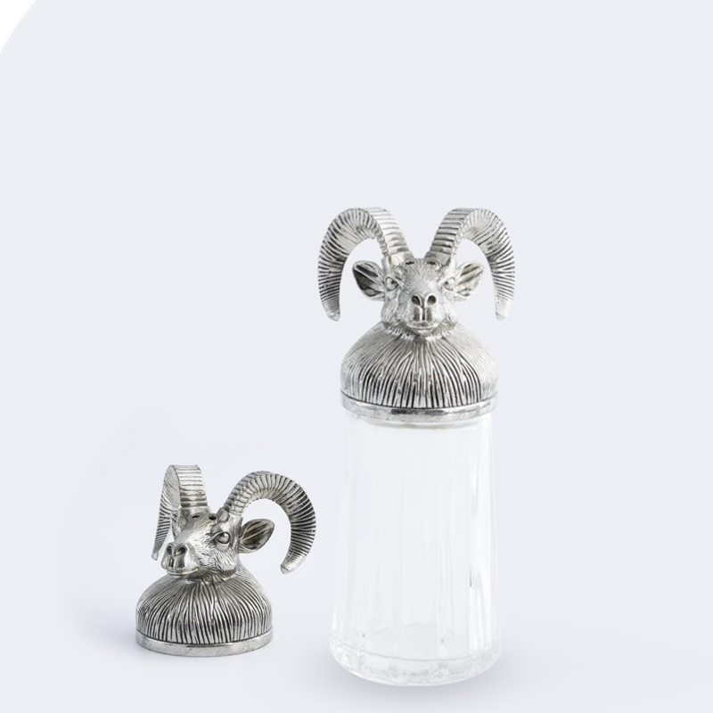 Chic Ram Head Salt & Pepper Shaker &ndash; Trendy Kitchen Piece